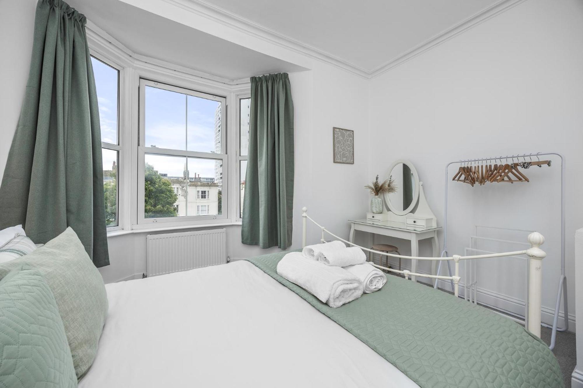 2 Bedroom Flat - With King Sized Beds, Netflix And Sky - Perfect For Contractors, Vacation Guests Or Those Relocating Brighton Exterior foto