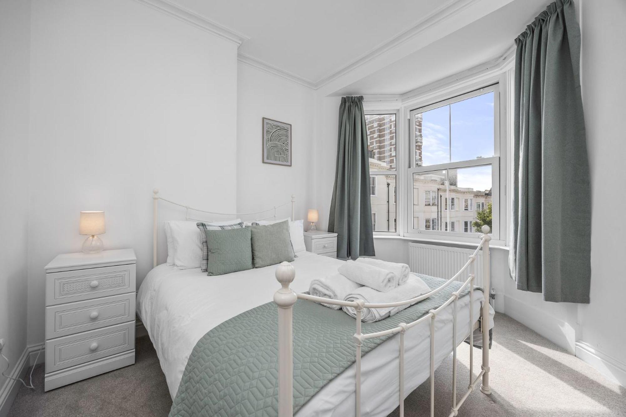 2 Bedroom Flat - With King Sized Beds, Netflix And Sky - Perfect For Contractors, Vacation Guests Or Those Relocating Brighton Exterior foto
