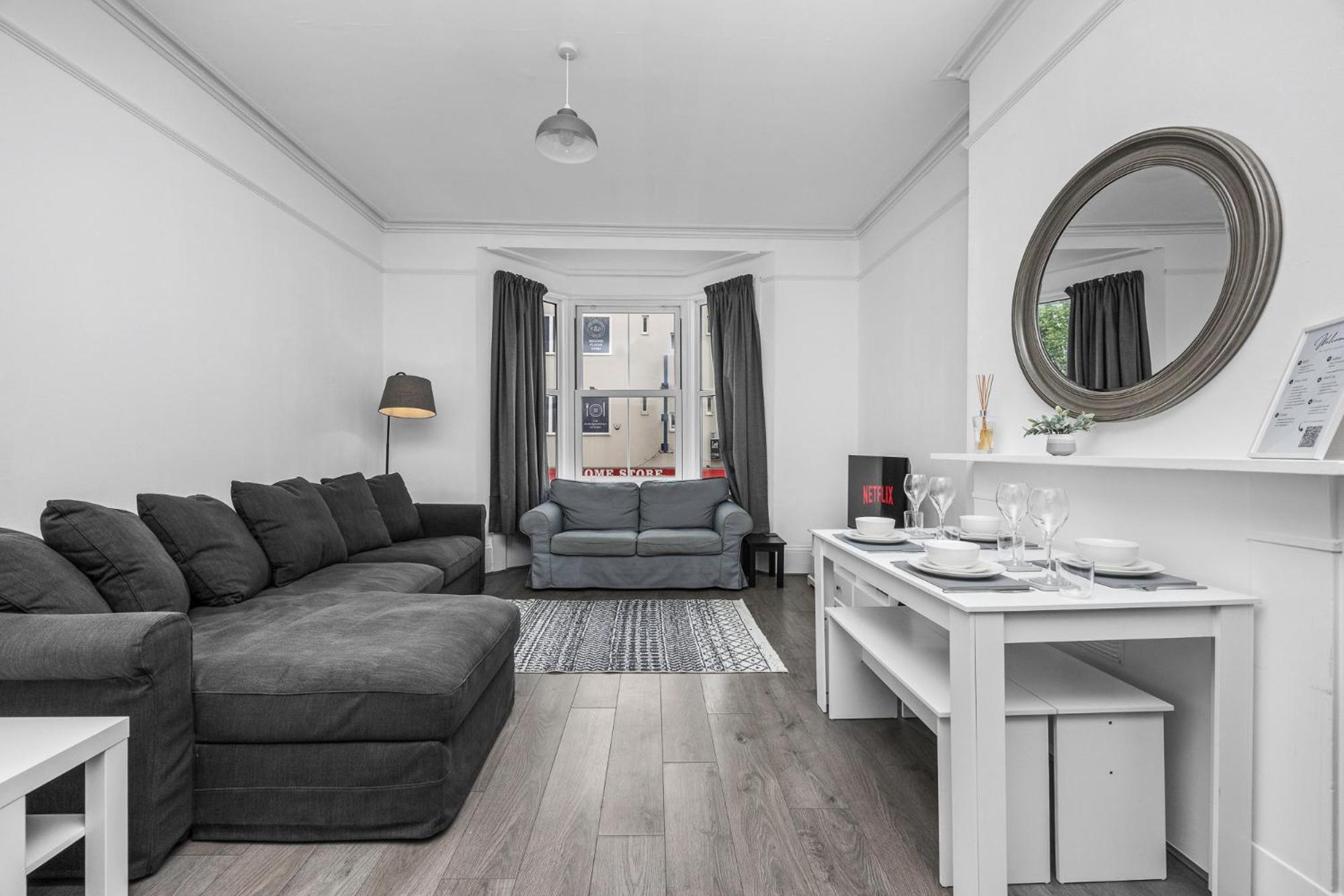 2 Bedroom Flat - With King Sized Beds, Netflix And Sky - Perfect For Contractors, Vacation Guests Or Those Relocating Brighton Exterior foto